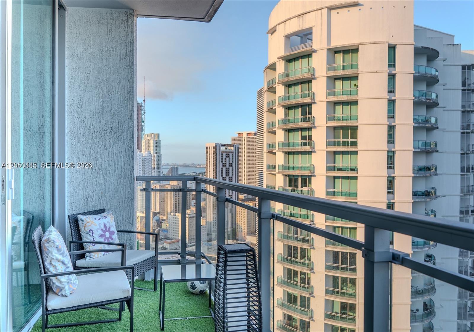 90 Southwest 3rd Street, Unit 3703 Miami, FL 33130 - Photo 13 of 34 Gallery Image 13