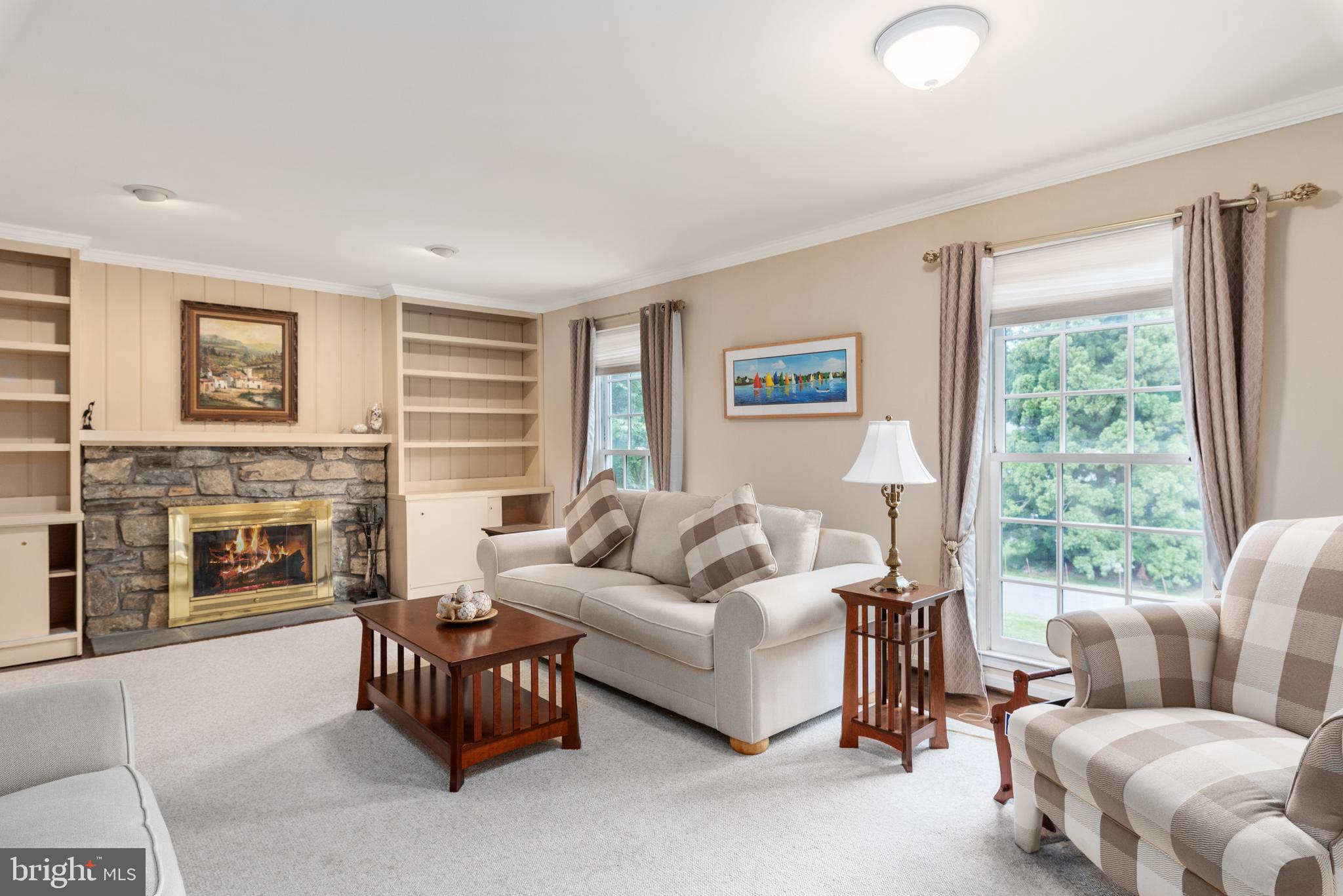 15113 Winstead Lane Silver Spring, MD 20905 - Photo 20 of 37 Family room with built-ins