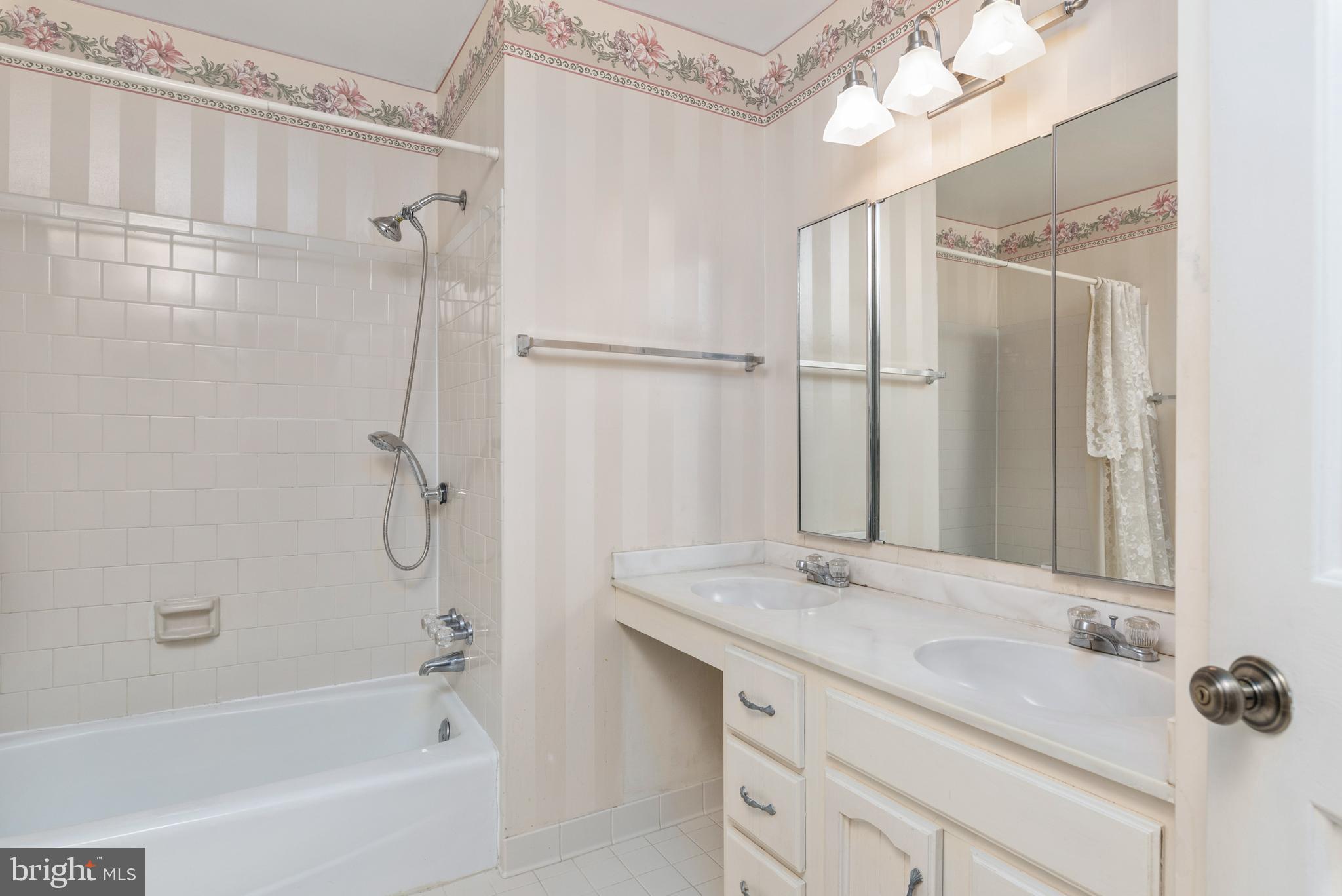 15113 Winstead Lane Silver Spring, MD 20905 - Photo 25 of 37 Master Bathroom