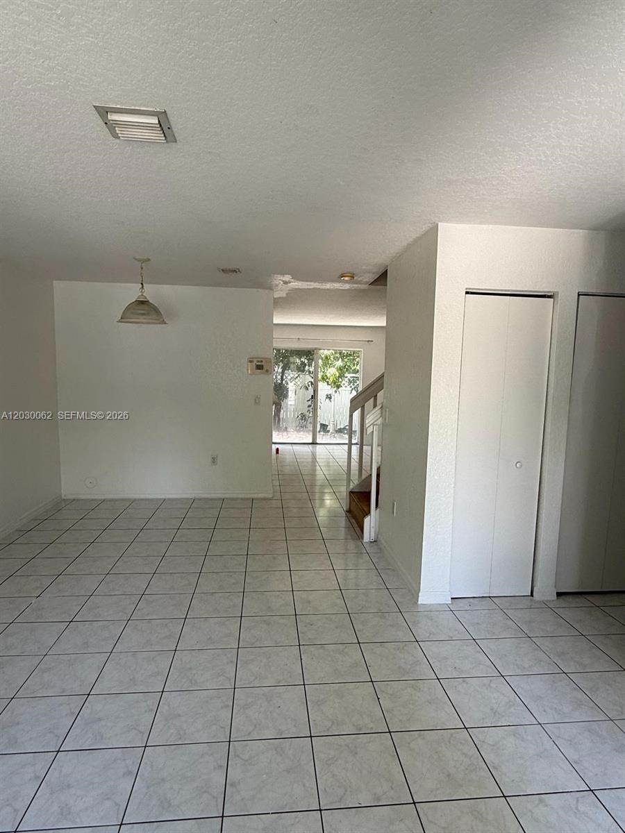 136 Hidden Ct Road, Unit 22D Hollywood, FL 33023 - Photo 3 of 9