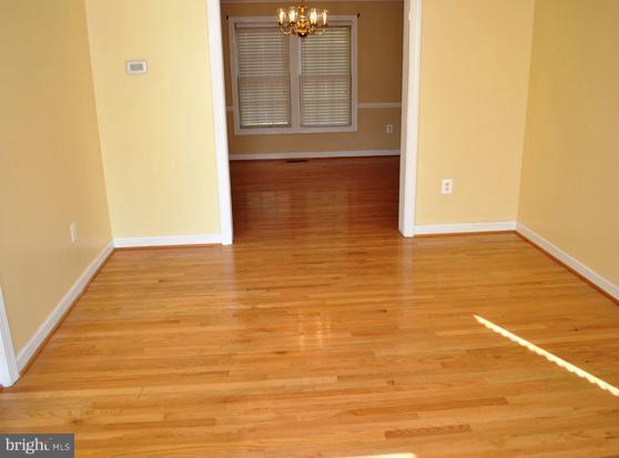9420 Bluefield Road Springdale, MD 20721 - Photo 14 of 19 Living Room