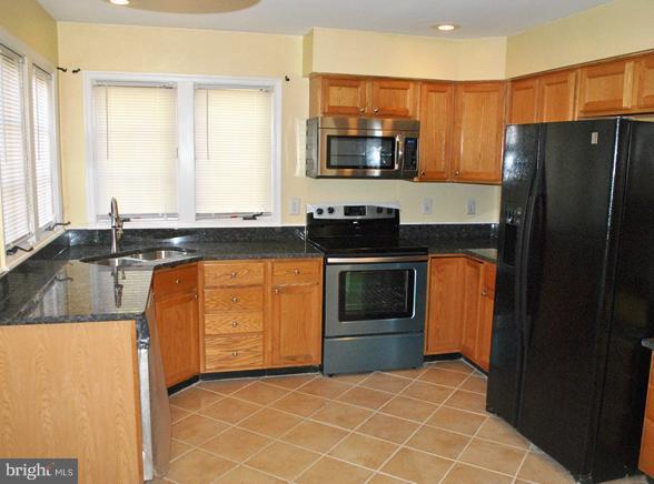 9420 Bluefield Road Springdale, MD 20721 - Photo 10 of 19 Kitchen