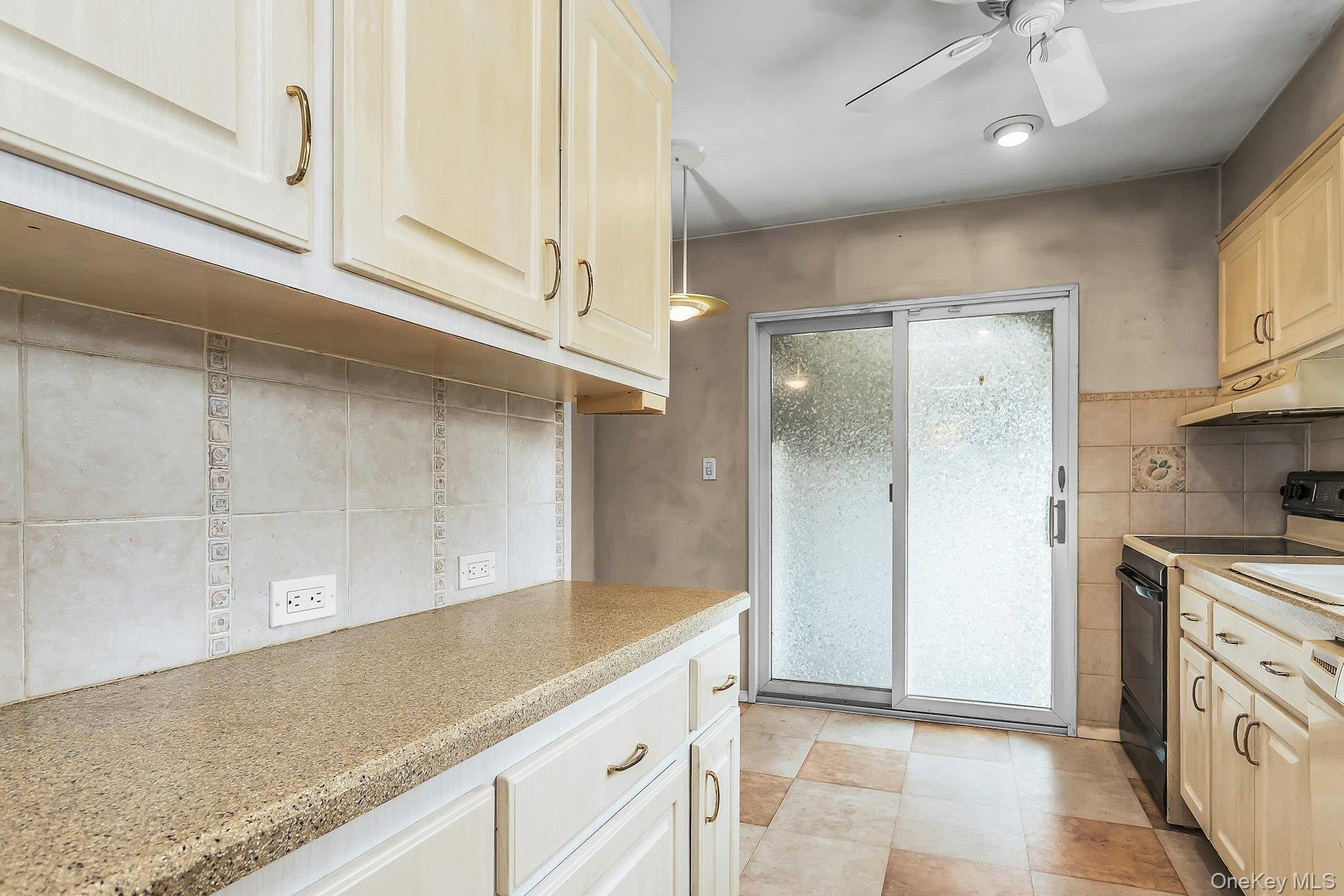 8 Gerhard Road Plainview, NY 11803 - Photo 6 of 32 Gallery Image 6