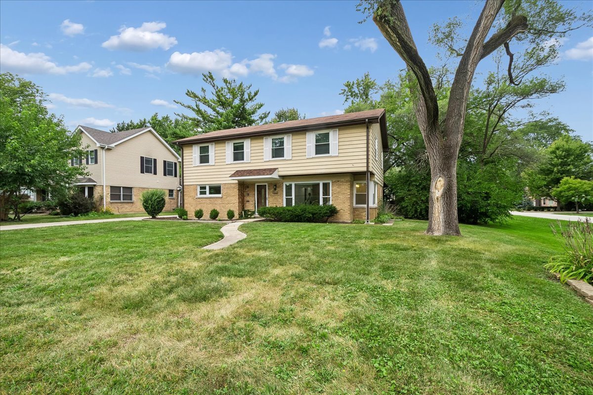 2272 Asbury Road Northbrook, IL 60062 - Photo 3 of 32 Gallery Image 3