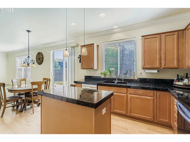 $699,900 | 14617 Southeast Thornapple Lane, Milwaukie, OR 97267