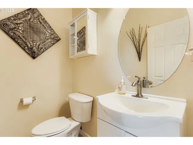 $699,900 | 14617 Southeast Thornapple Lane, Milwaukie, OR 97267