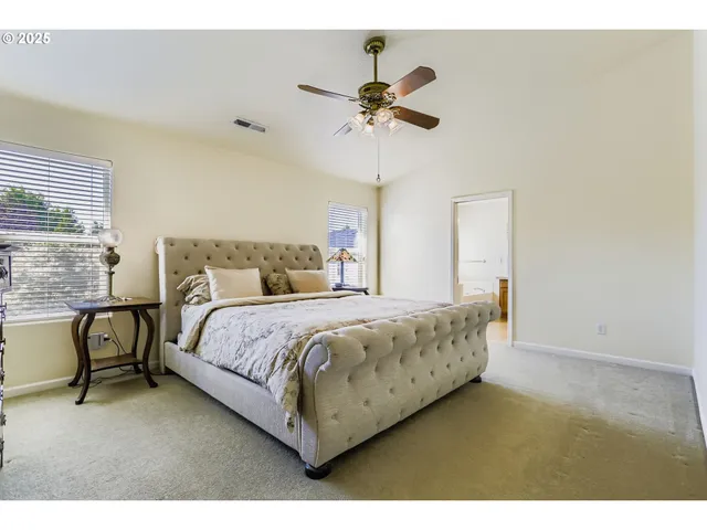 $699,900 | 14617 Southeast Thornapple Lane, Milwaukie, OR 97267