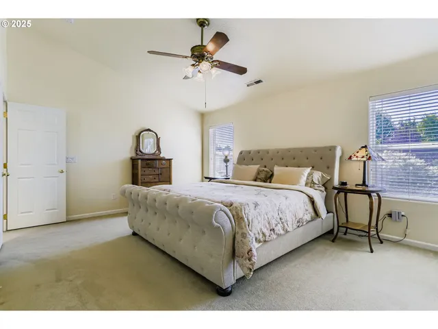 $699,900 | 14617 Southeast Thornapple Lane, Milwaukie, OR 97267