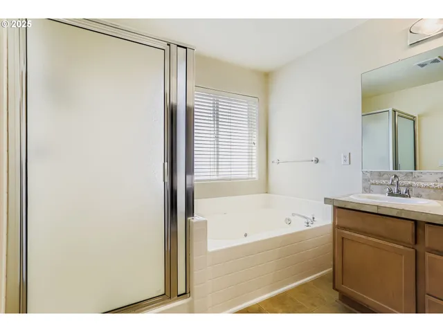 $699,900 | 14617 Southeast Thornapple Lane, Milwaukie, OR 97267