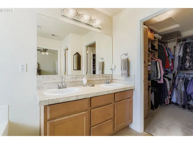 $699,900 | 14617 Southeast Thornapple Lane, Milwaukie, OR 97267