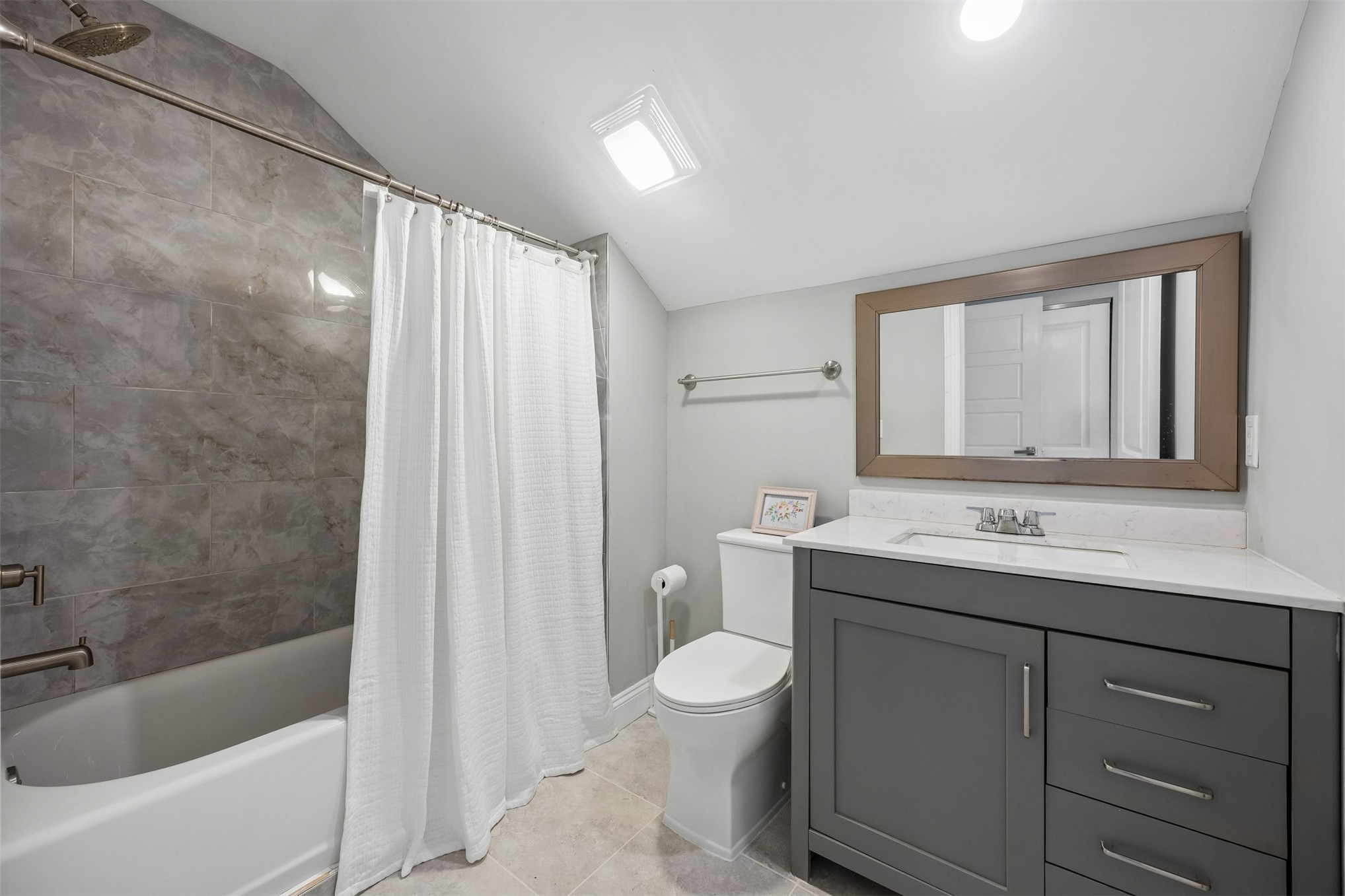 29258 Grandview Manor Yulee, FL 32097 - Photo 61 of 99 Bathroom # 3 (Upstairs)