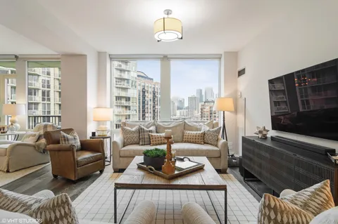 $674,990 | 600 North Kingsbury Street, Unit 1805, Chicago, IL 60654