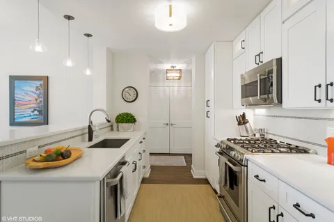 $674,990 | 600 North Kingsbury Street, Unit 1805, Chicago, IL 60654