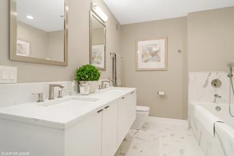 $674,990 | 600 North Kingsbury Street, Unit 1805, Chicago, IL 60654