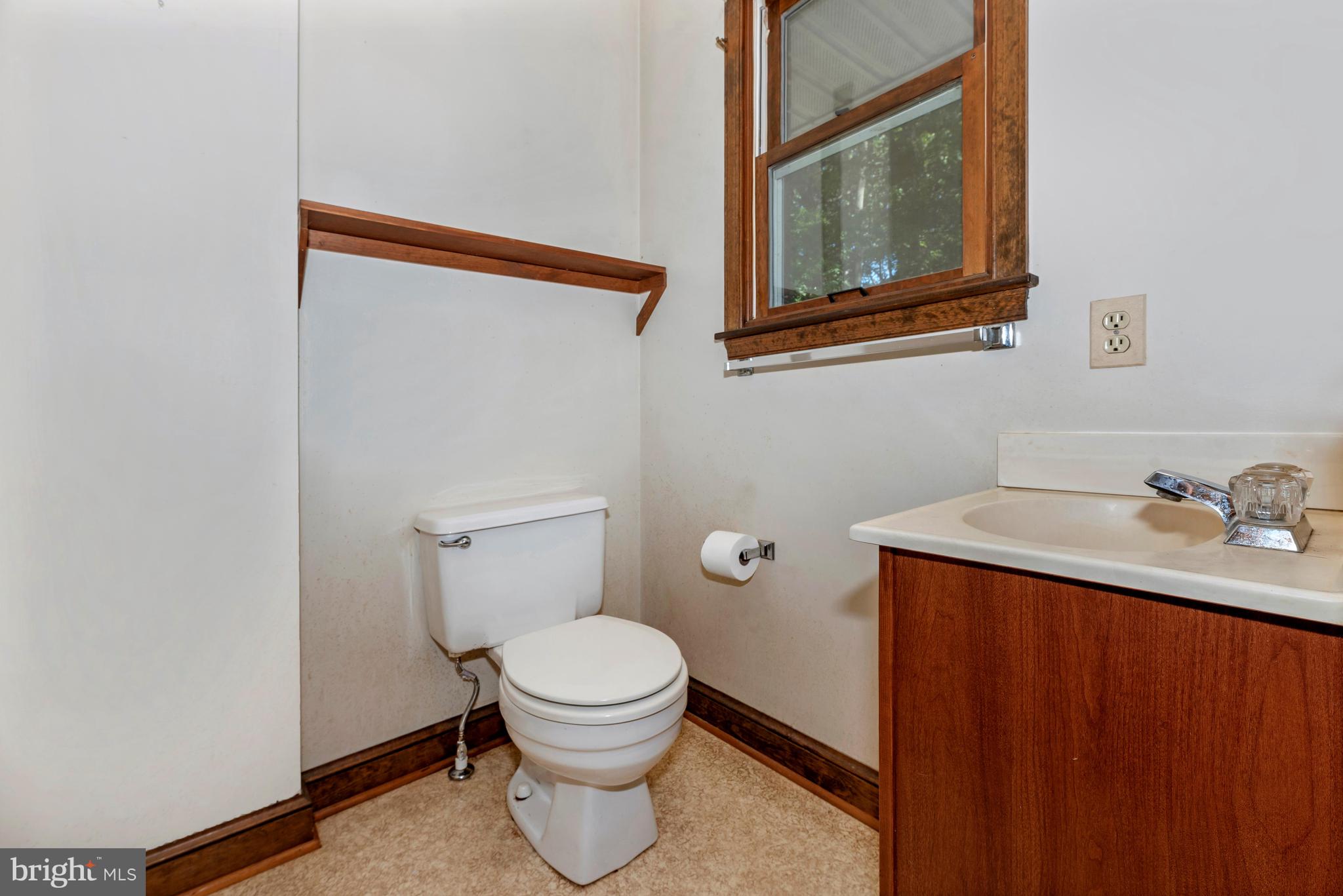 4799 Babylon Road Taneytown, MD 21787 - Photo 23 of 49 Powder Room