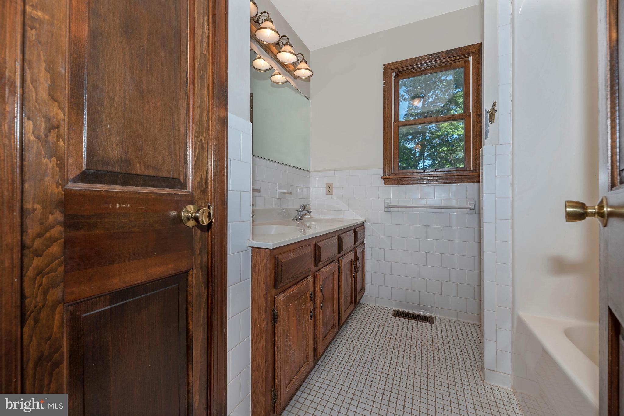 4799 Babylon Road Taneytown, MD 21787 - Photo 36 of 49 Hall Bathroom