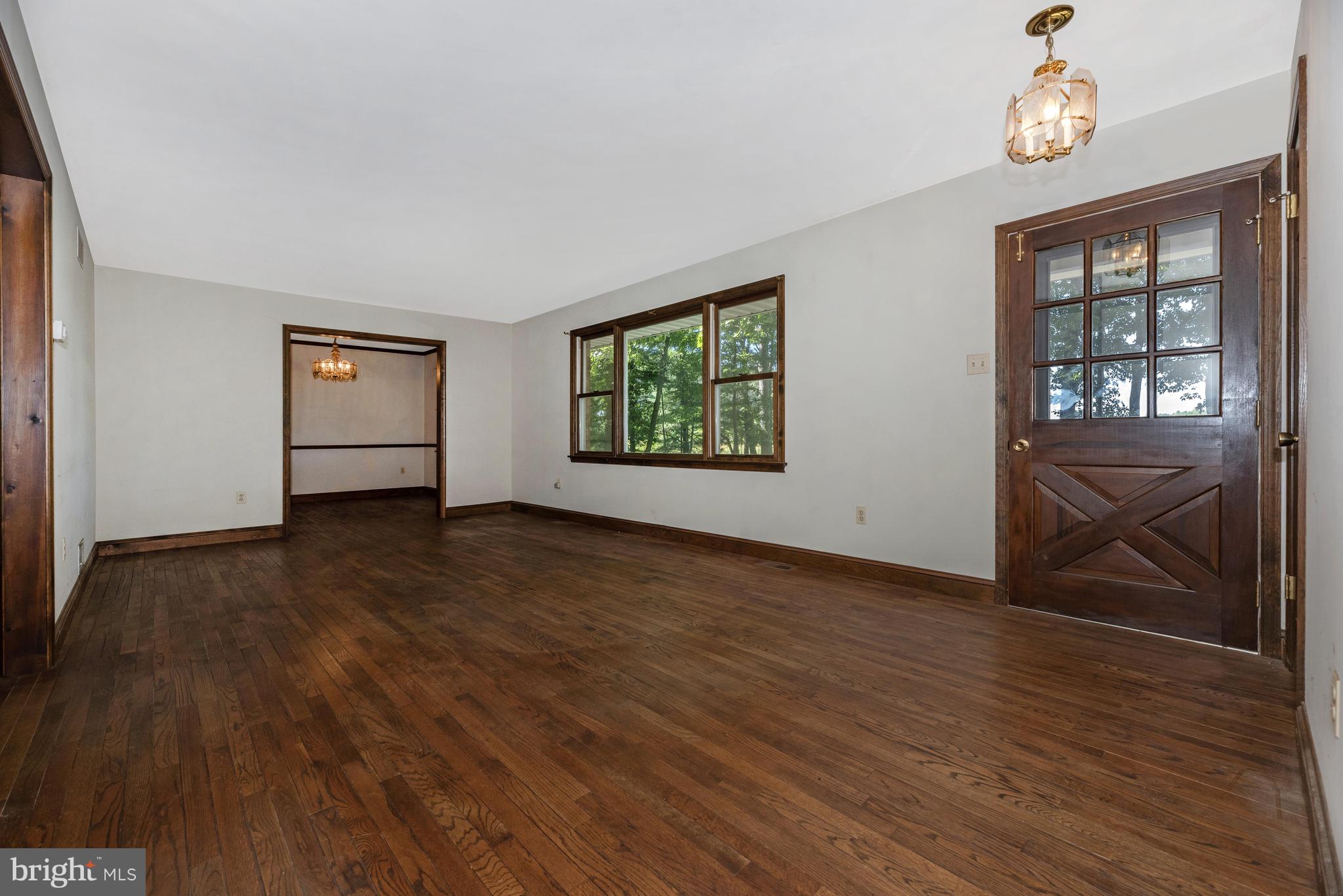 4799 Babylon Road Taneytown, MD 21787 - Photo 5 of 49 Living Room