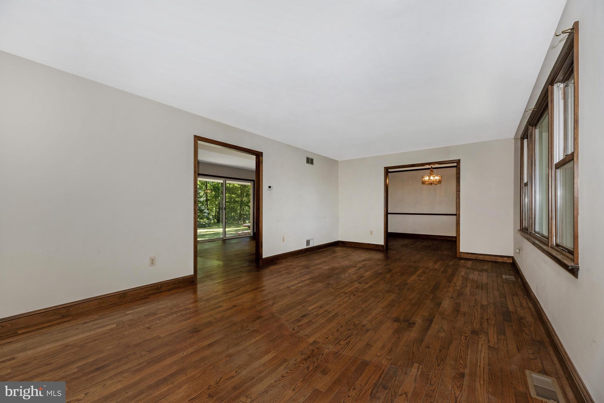 4799 Babylon Road Taneytown, MD 21787 - Photo 6 of 49 Living Room