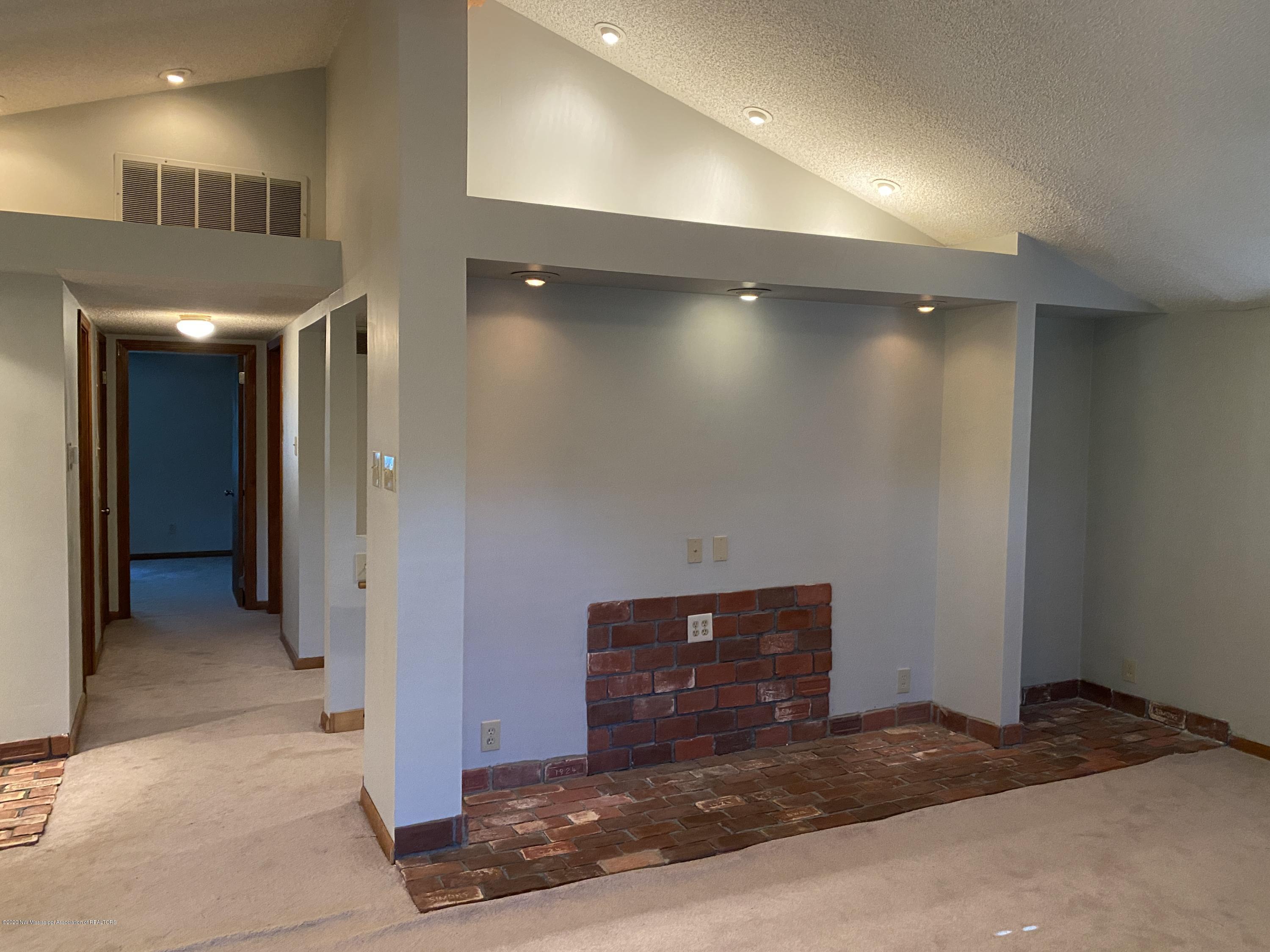 449 Strickland Road Byhalia, MS 38611 - Photo 16 of 45 Living Room