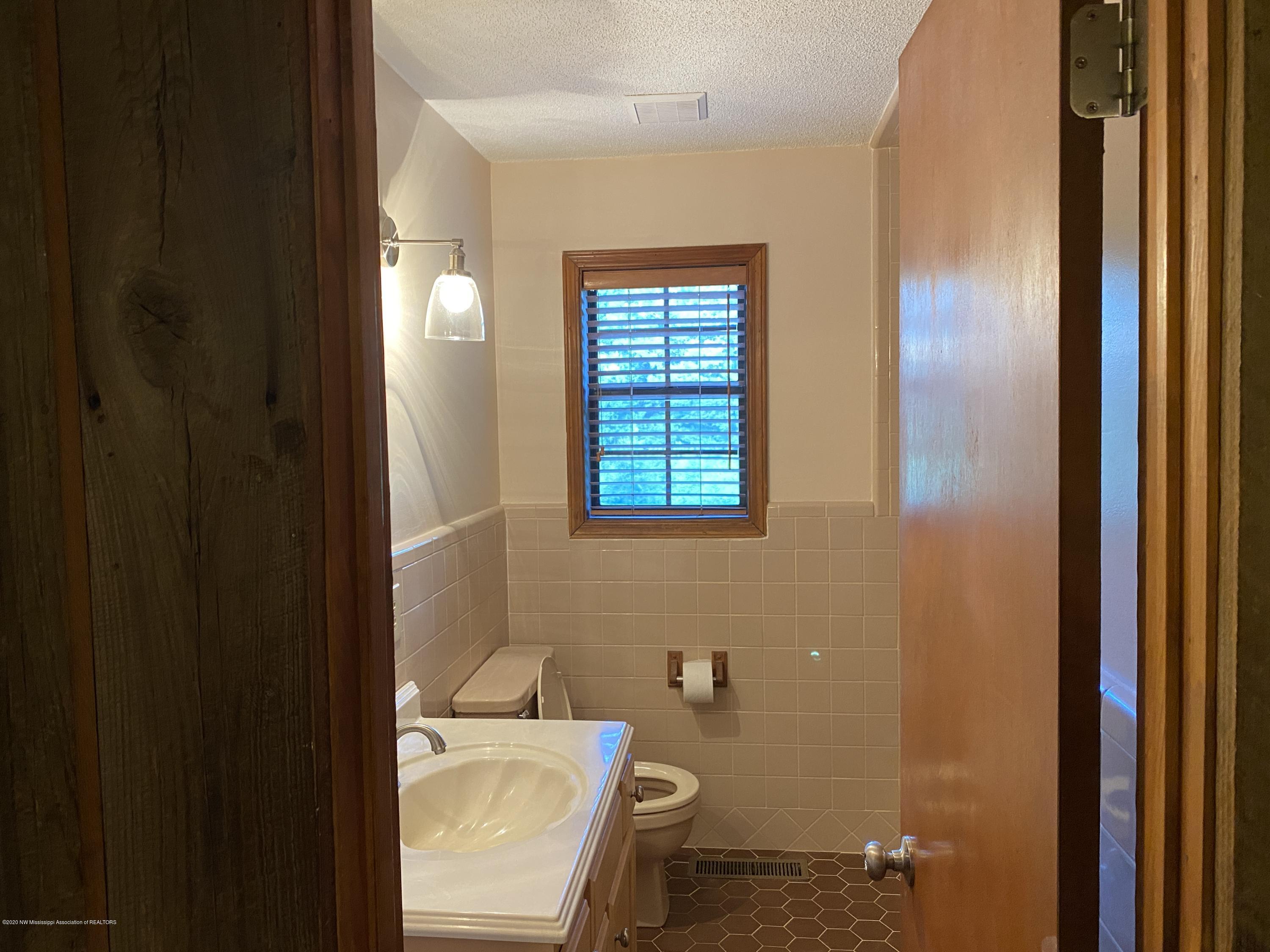 449 Strickland Road Byhalia, MS 38611 - Photo 26 of 45 Bath2