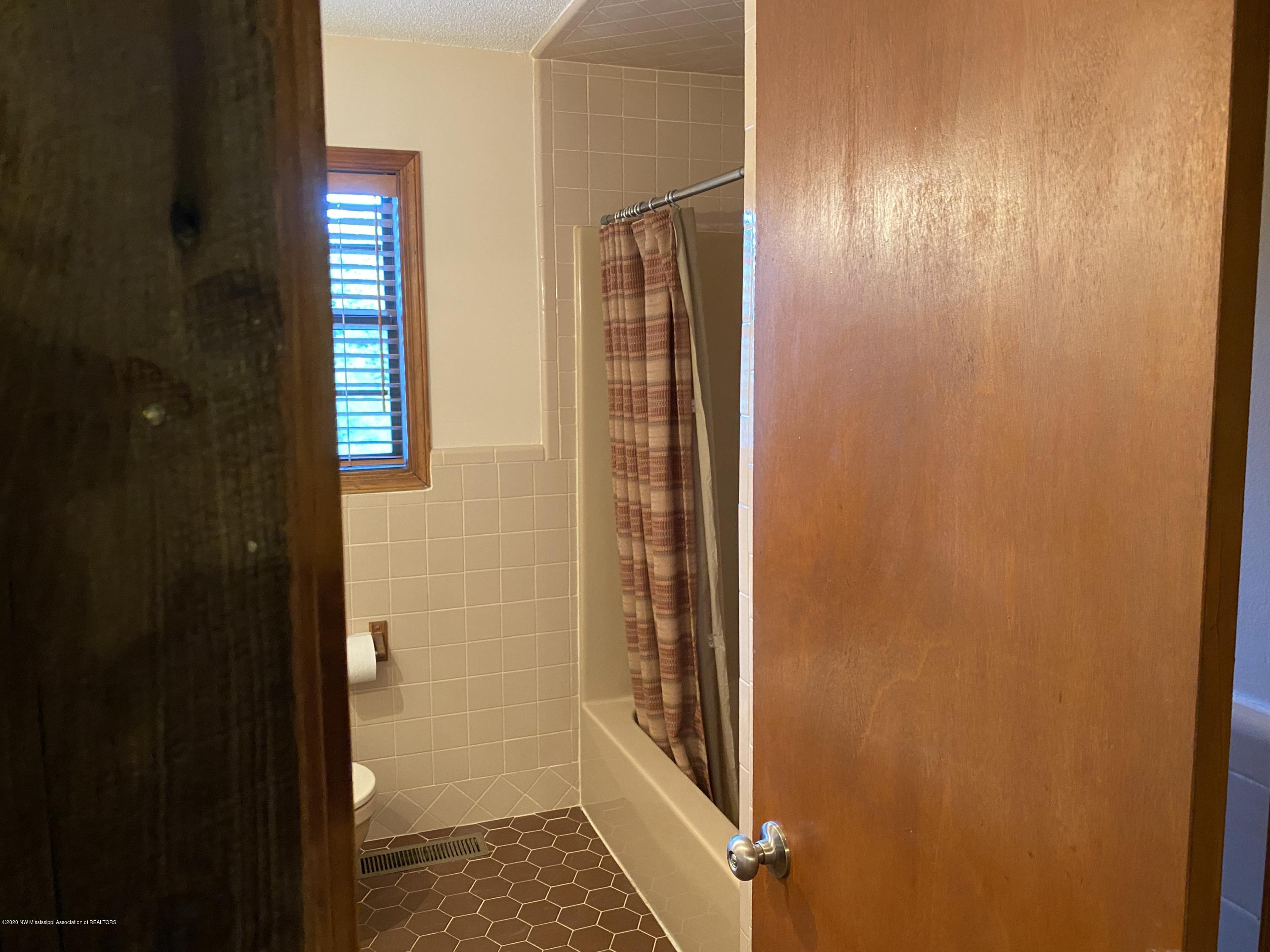 449 Strickland Road Byhalia, MS 38611 - Photo 27 of 45 Bath2