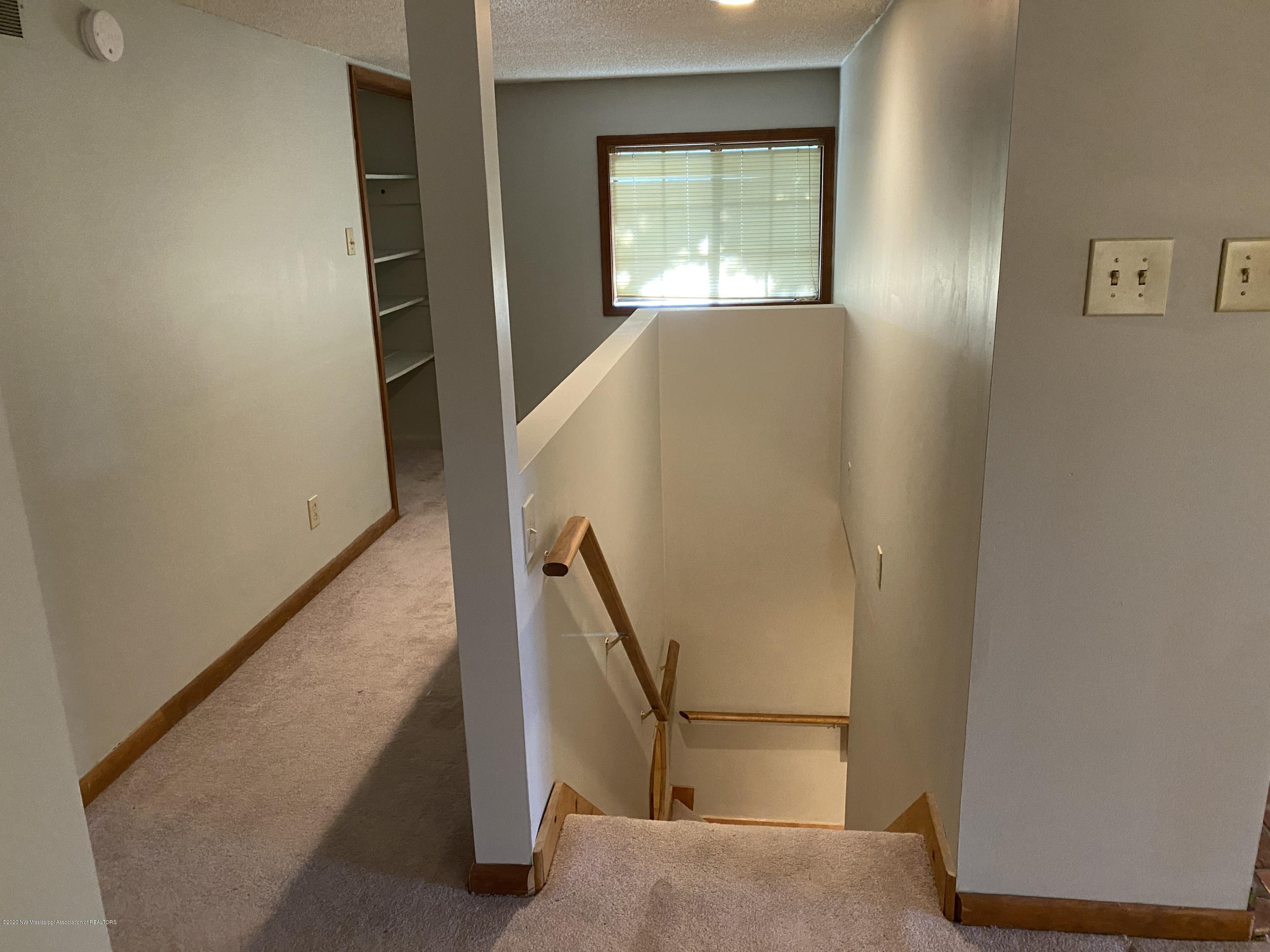 449 Strickland Road Byhalia, MS 38611 - Photo 29 of 45 Stairs