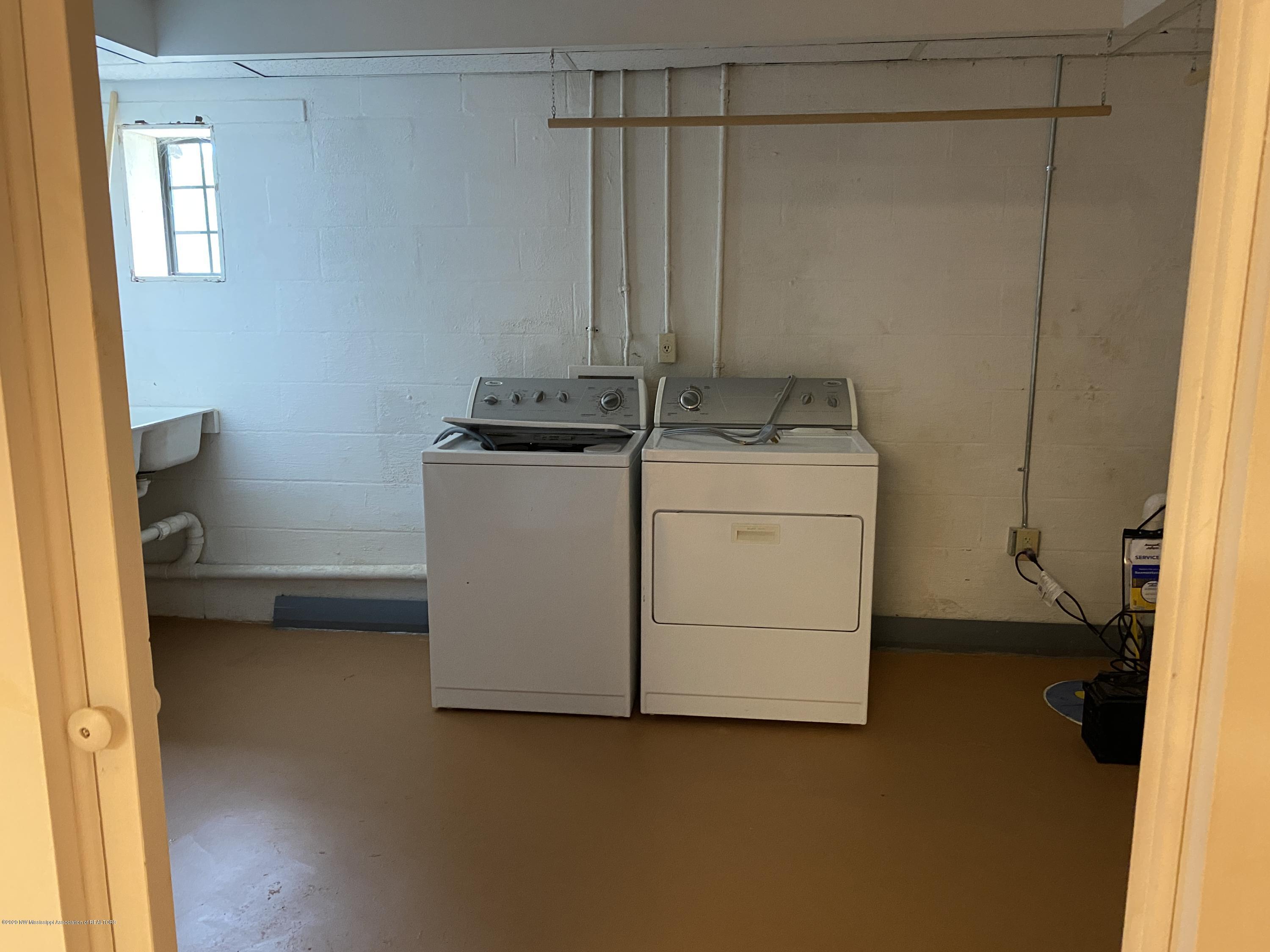 449 Strickland Road Byhalia, MS 38611 - Photo 35 of 45 Laundry
