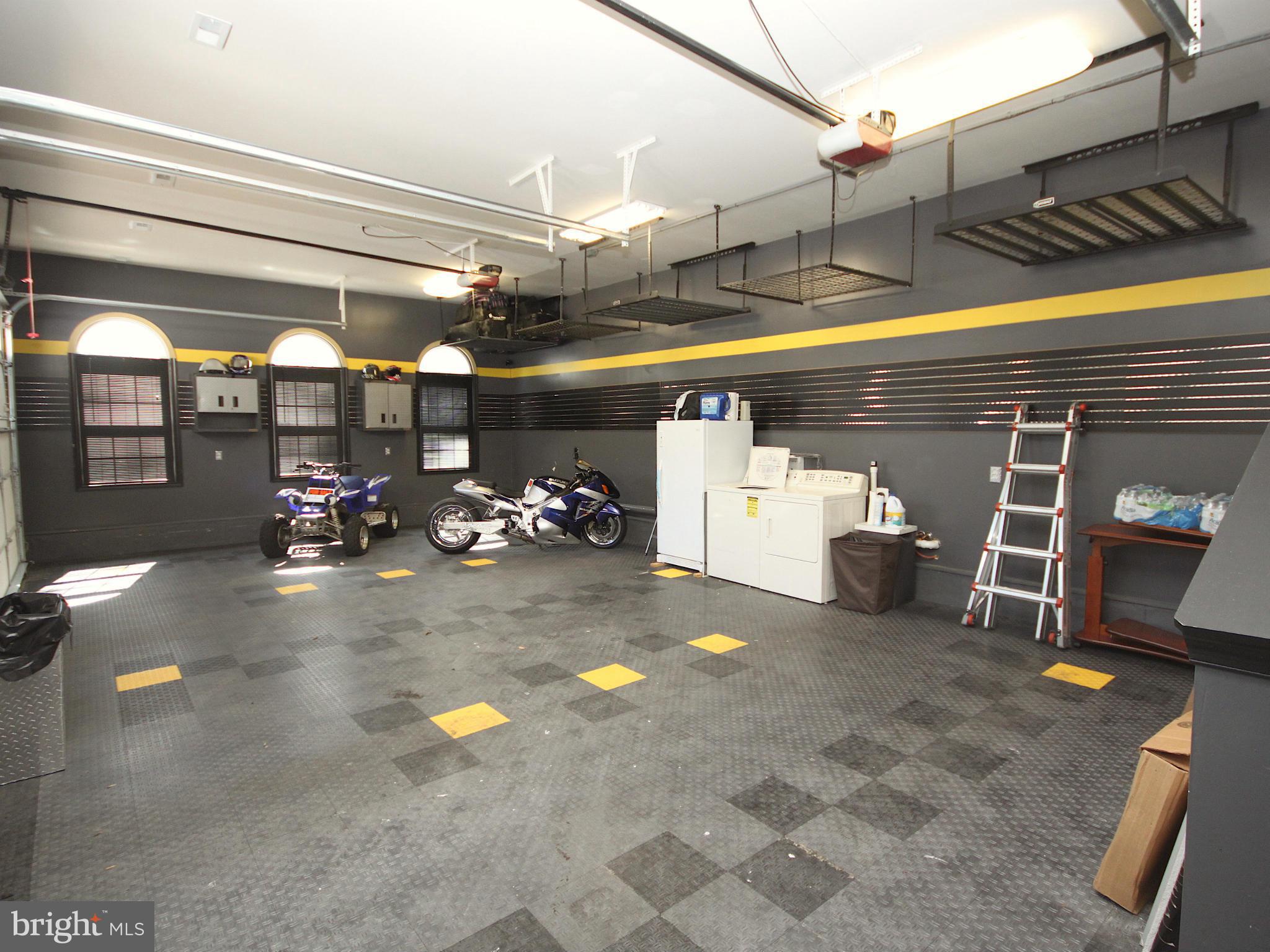 2417 Smoky Road Huntingtown, MD 20639 - Photo 25 of 30 Garage