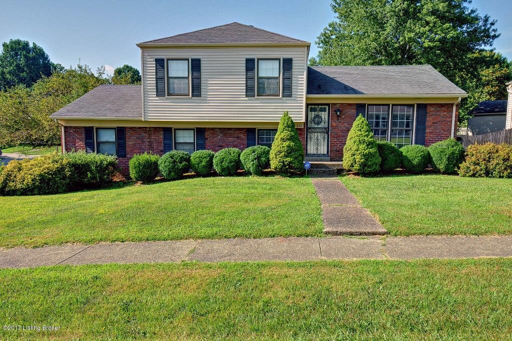 8201 Rochelle Road Louisville, KY 40228 - Photo 2 of 28 Rochelle Dr by CWD 002 (1024x683)