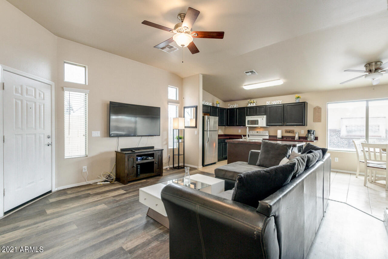 16620 South 48th Street, Unit 62 Phoenix, AZ 85048 - Photo 4 of 31 04-48th #62