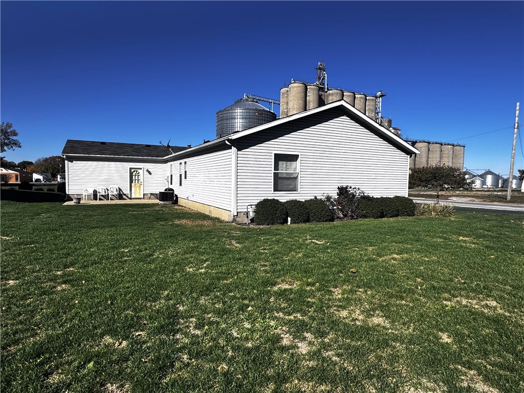 225 East North Street Assumption, IL 62510 - Photo 8 of 42