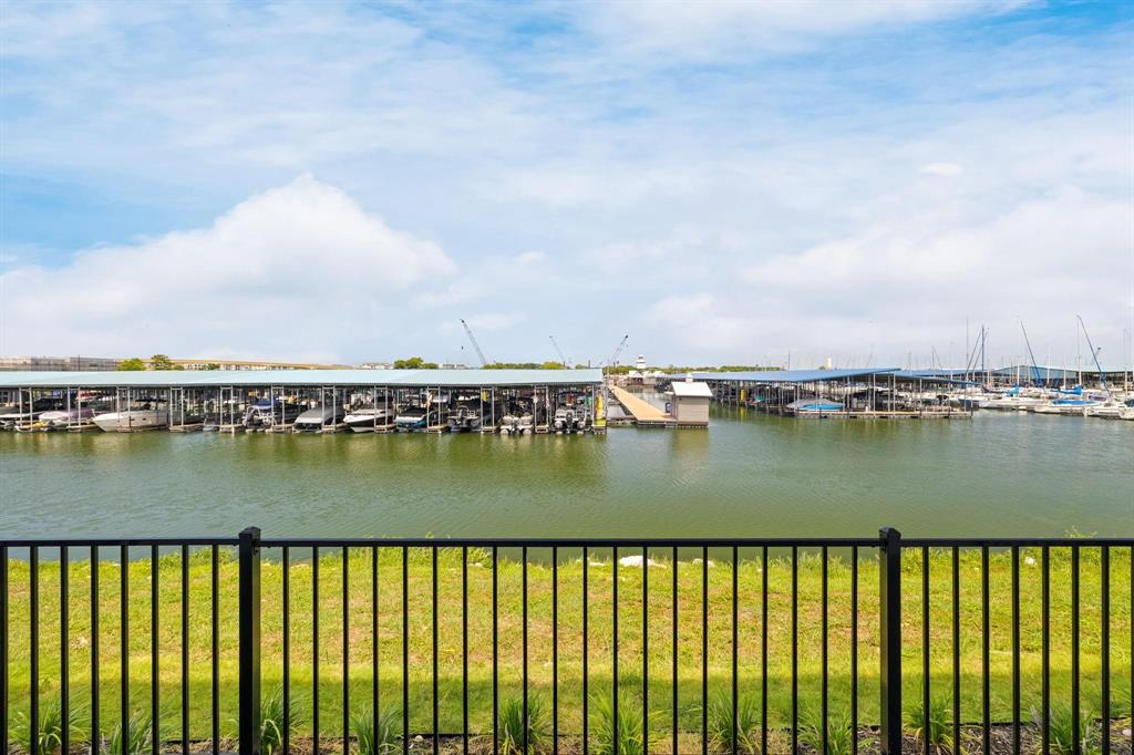 9303 Easy Street Rowlett, TX 75088 - Photo 4 of 33