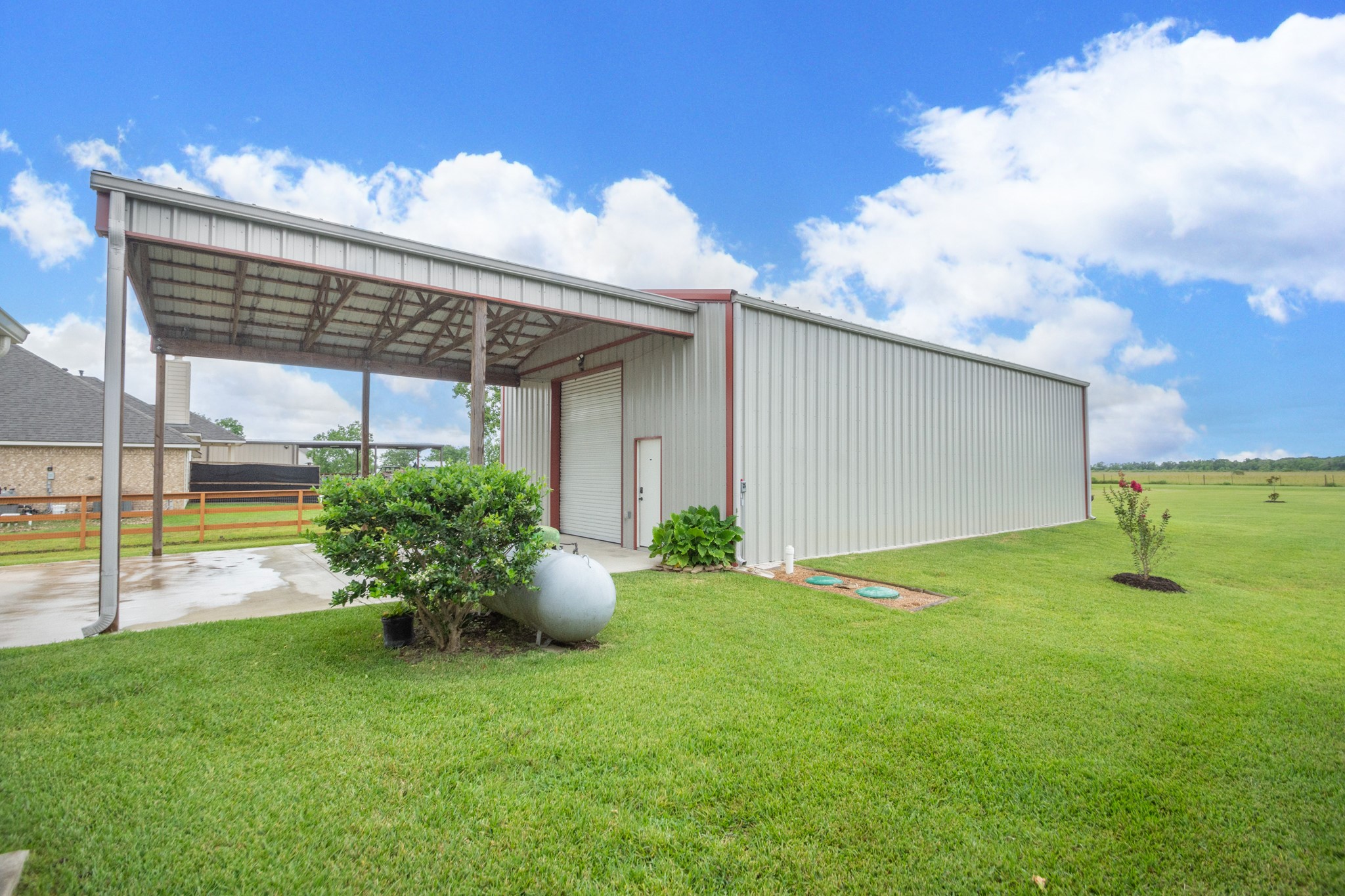 7818 Pebble Hill Lane Rosharon, TX 77583 - Photo 12 of 47 a view of a backyard with plants and a patio