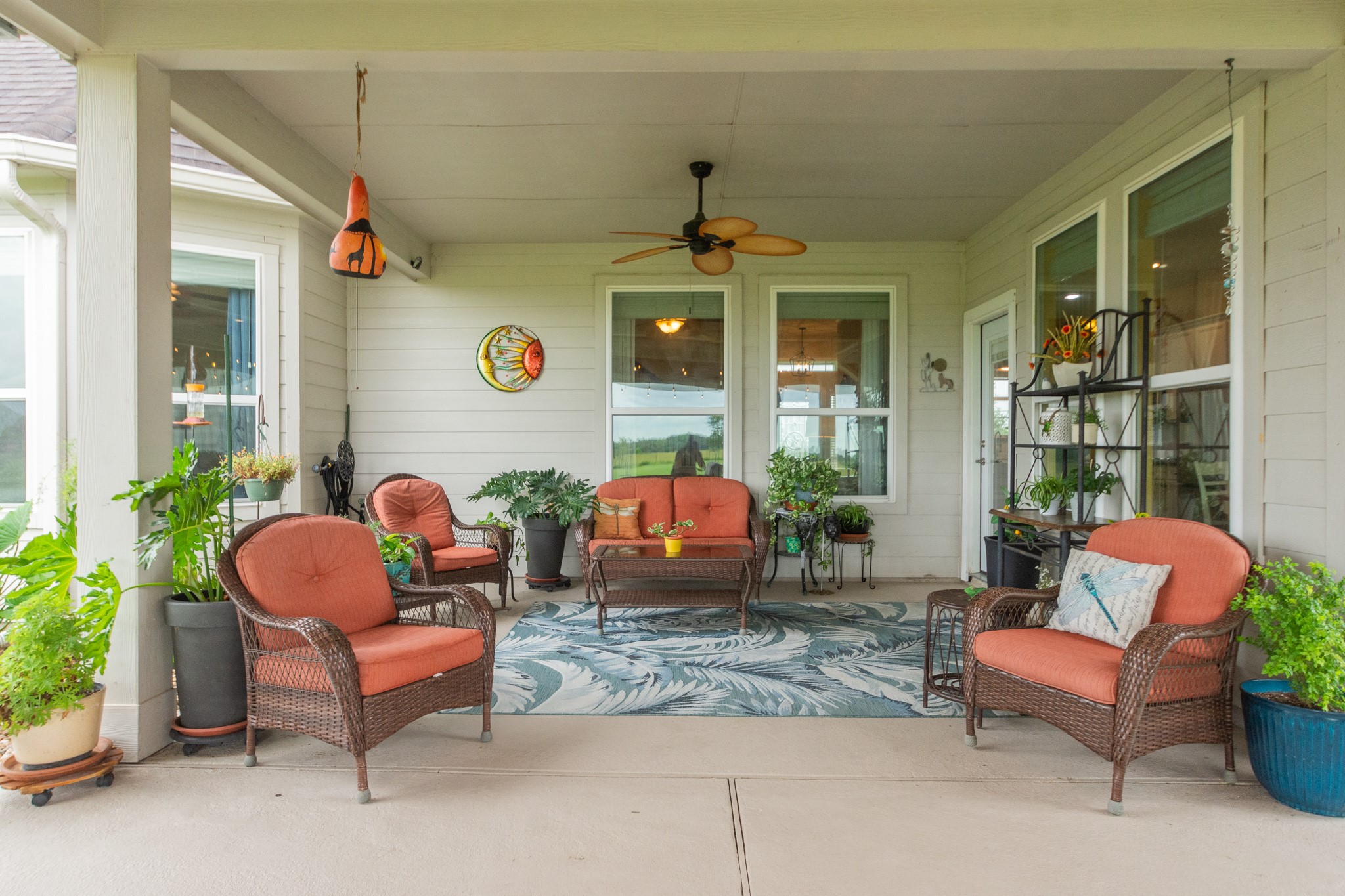 7818 Pebble Hill Lane Rosharon, TX 77583 - Photo 16 of 47 a outdoor living space with furniture and a potted plant