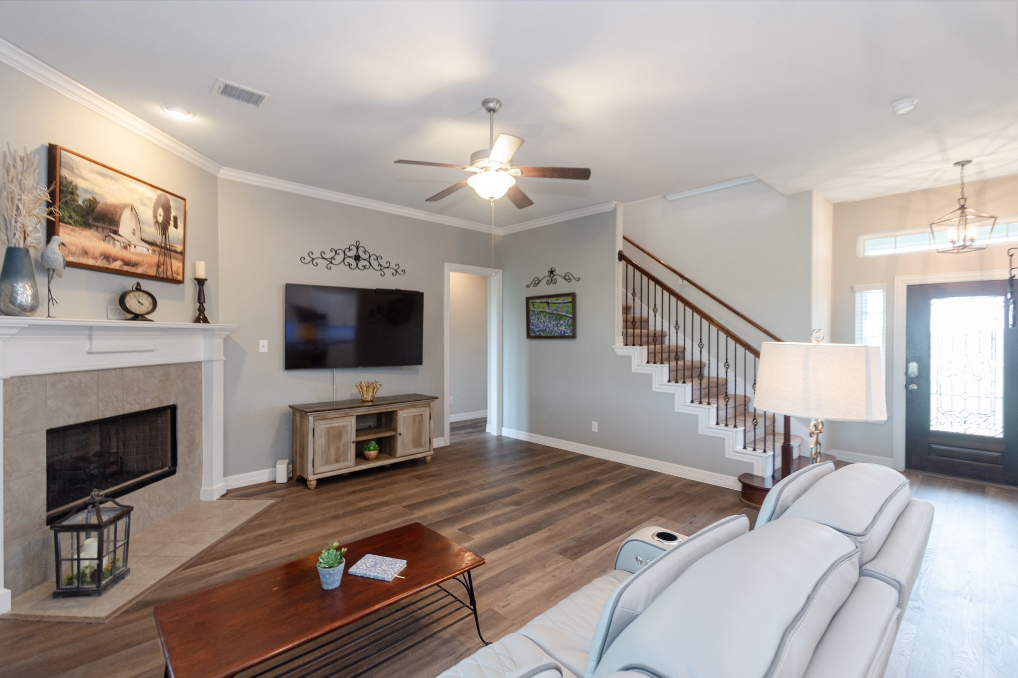 7818 Pebble Hill Lane Rosharon, TX 77583 - Photo 21 of 47 a living room with furniture fireplace and flat screen tv