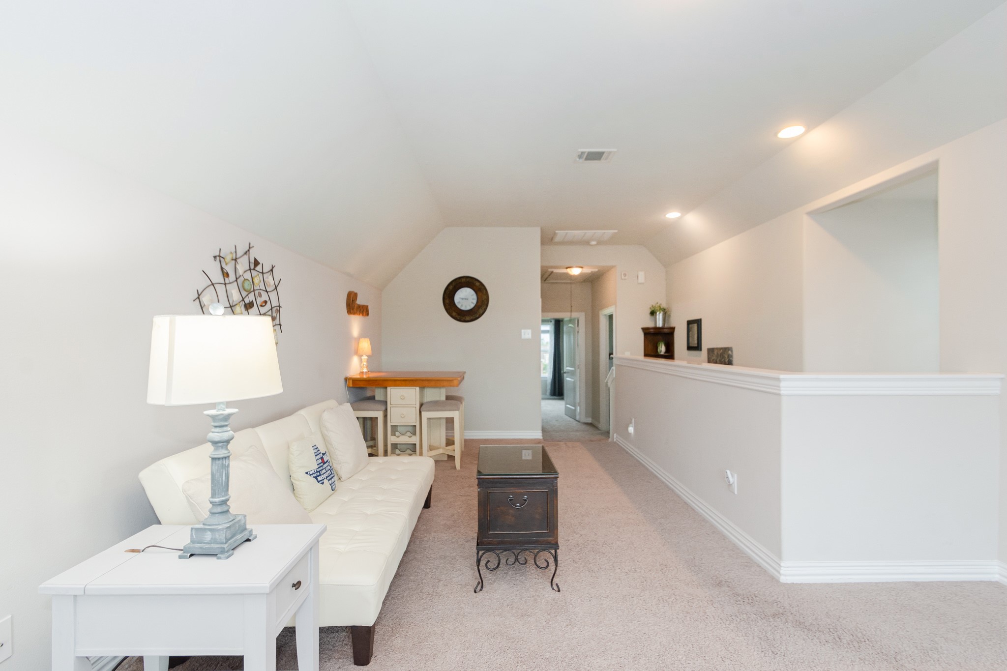 7818 Pebble Hill Lane Rosharon, TX 77583 - Photo 40 of 47 a living room with furniture and a table