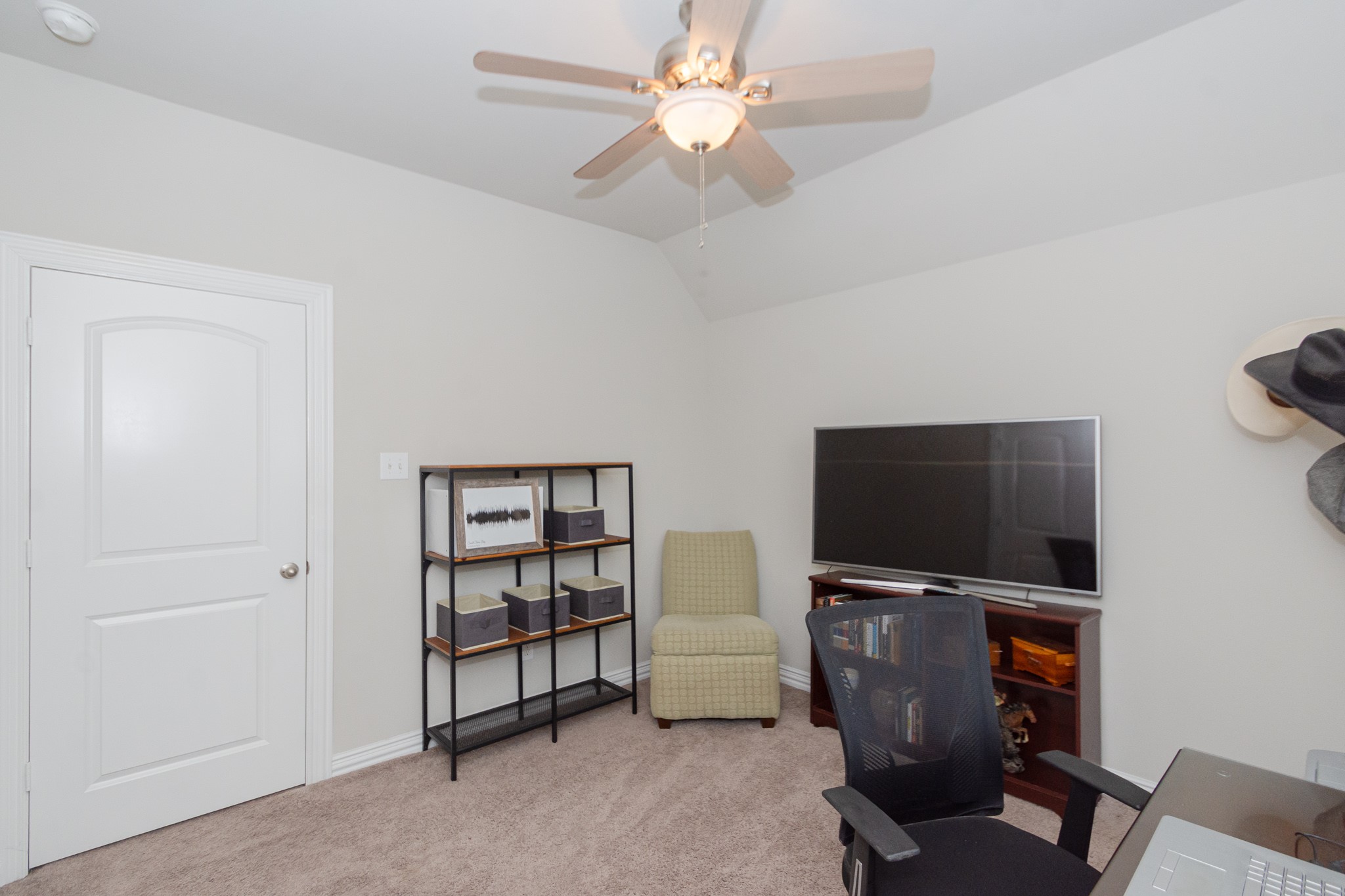 7818 Pebble Hill Lane Rosharon, TX 77583 - Photo 43 of 47 a view of a workspace with furniture and a flat screen tv