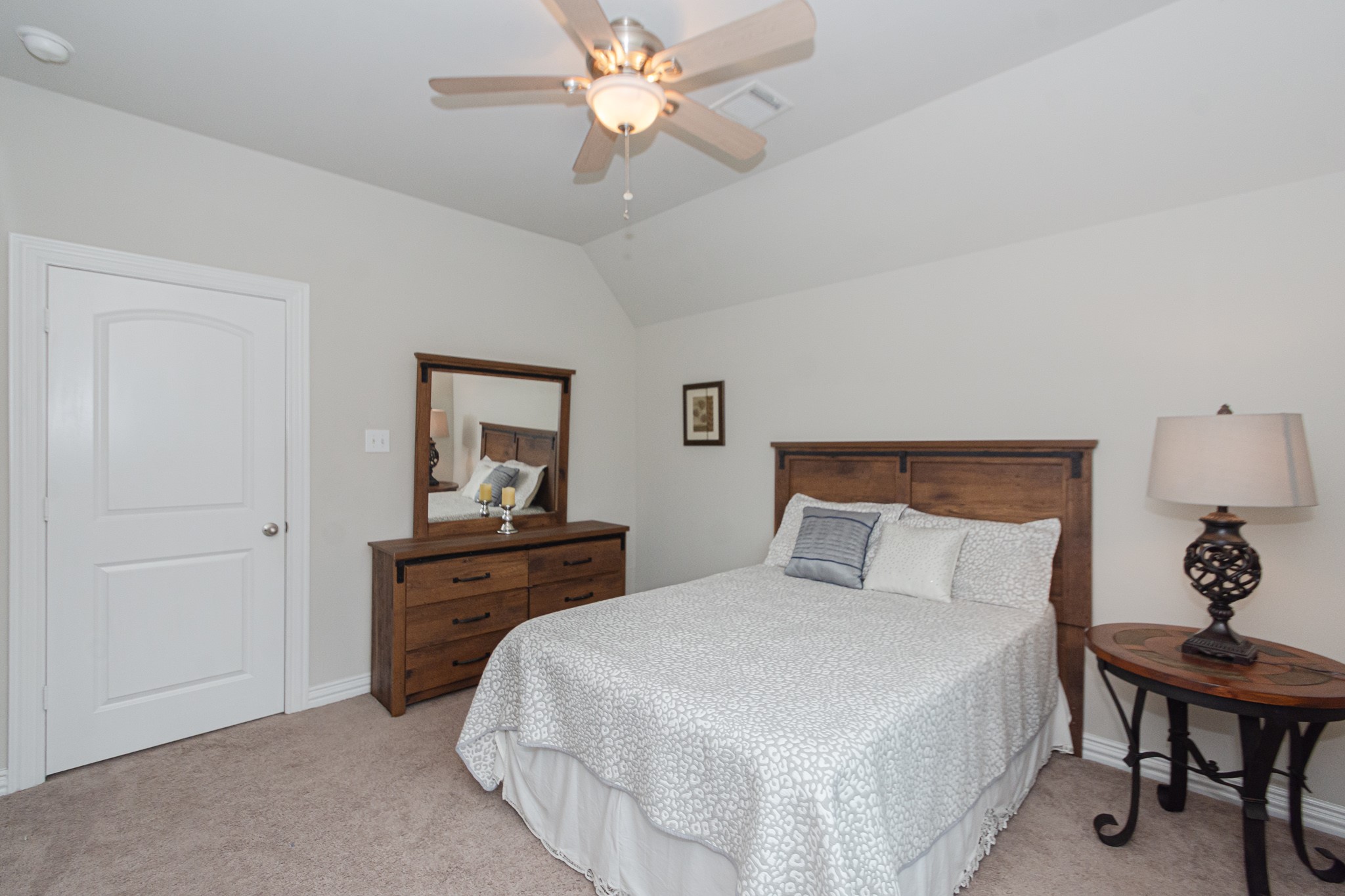 7818 Pebble Hill Lane Rosharon, TX 77583 - Photo 45 of 47 a bedroom with a bed and a table in it