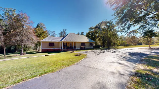 $335,000 | 121 Tripp Lane, Carriere, MS 39426