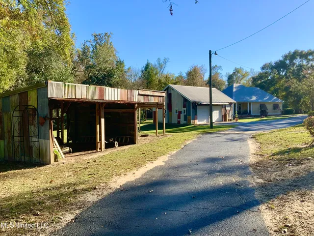 $335,000 | 121 Tripp Lane, Carriere, MS 39426