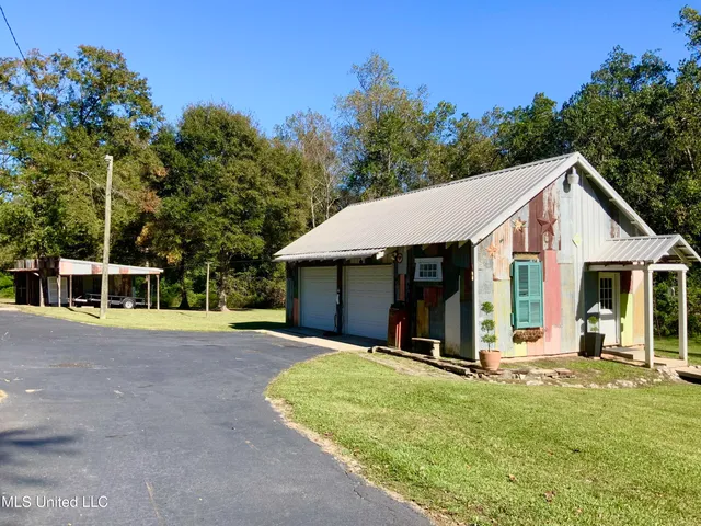 $335,000 | 121 Tripp Lane, Carriere, MS 39426