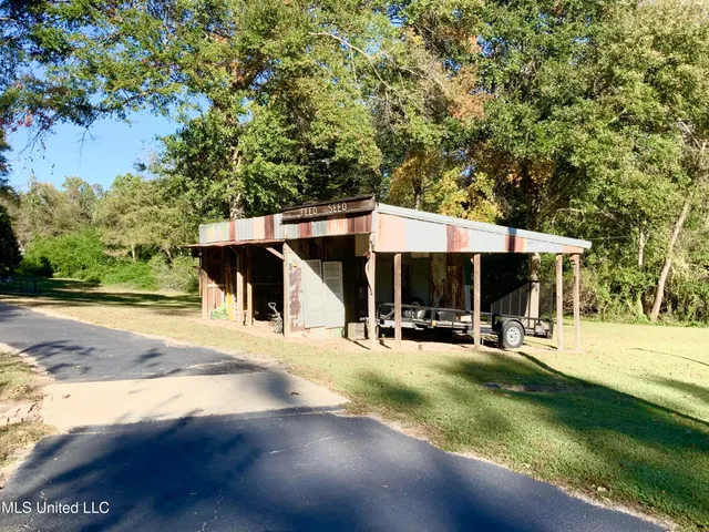 $335,000 | 121 Tripp Lane, Carriere, MS 39426