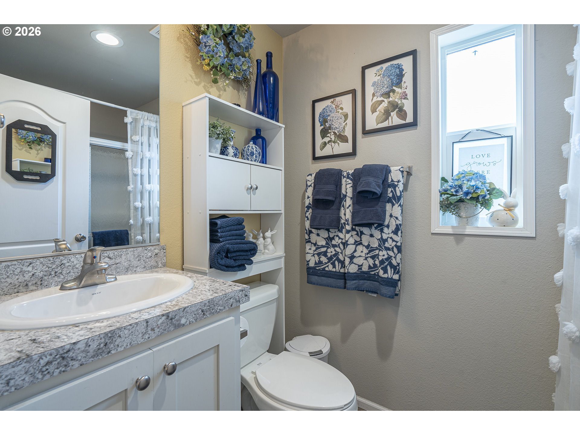 515 Southeast Sheridan Road, Unit 13 Sheridan, OR 97378 - Photo 17 of 35 Owner's Suite Bathroom