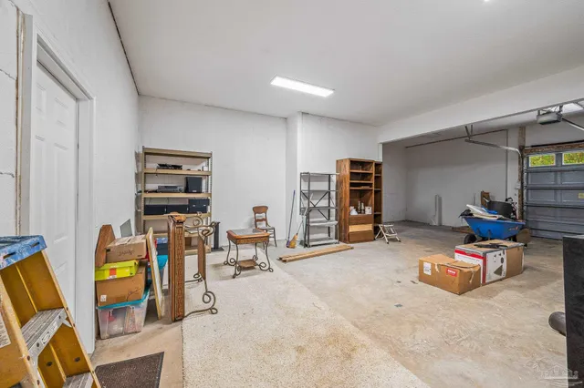 a view of yard with green space