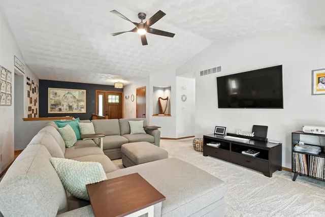 $750,000 | N7012 County Hwy J, Monticello, WI 53570