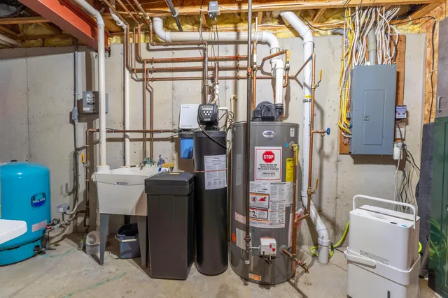 $750,000 | N7012 County Hwy J, Monticello, WI 53570