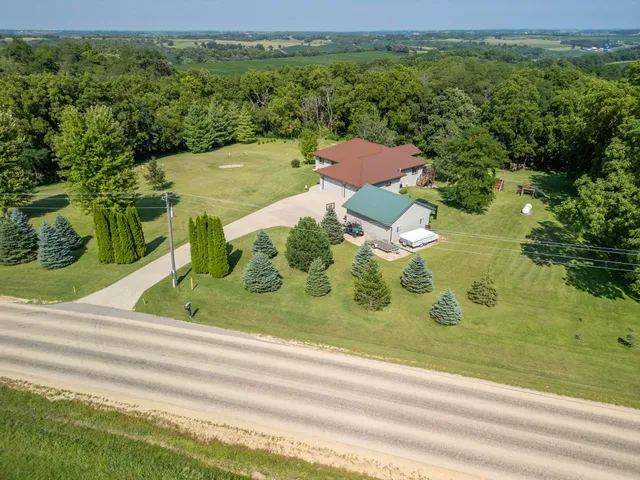 $750,000 | N7012 County Hwy J, Monticello, WI 53570
