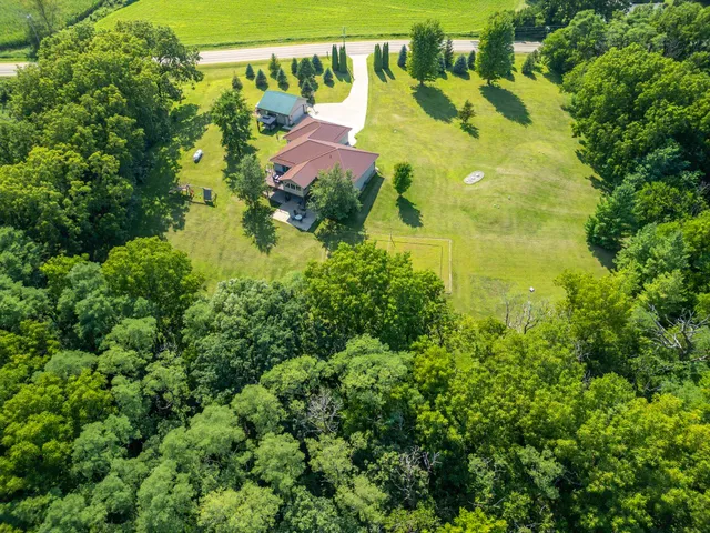 $750,000 | N7012 County Hwy J, Monticello, WI 53570