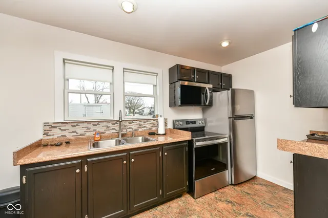 $144,900 | 1122 South B Street, Elwood, IN 46036