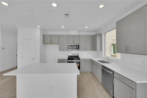 $2,700 | 5925 Obsidian Sky Avenue, Las Vegas, NV 89141